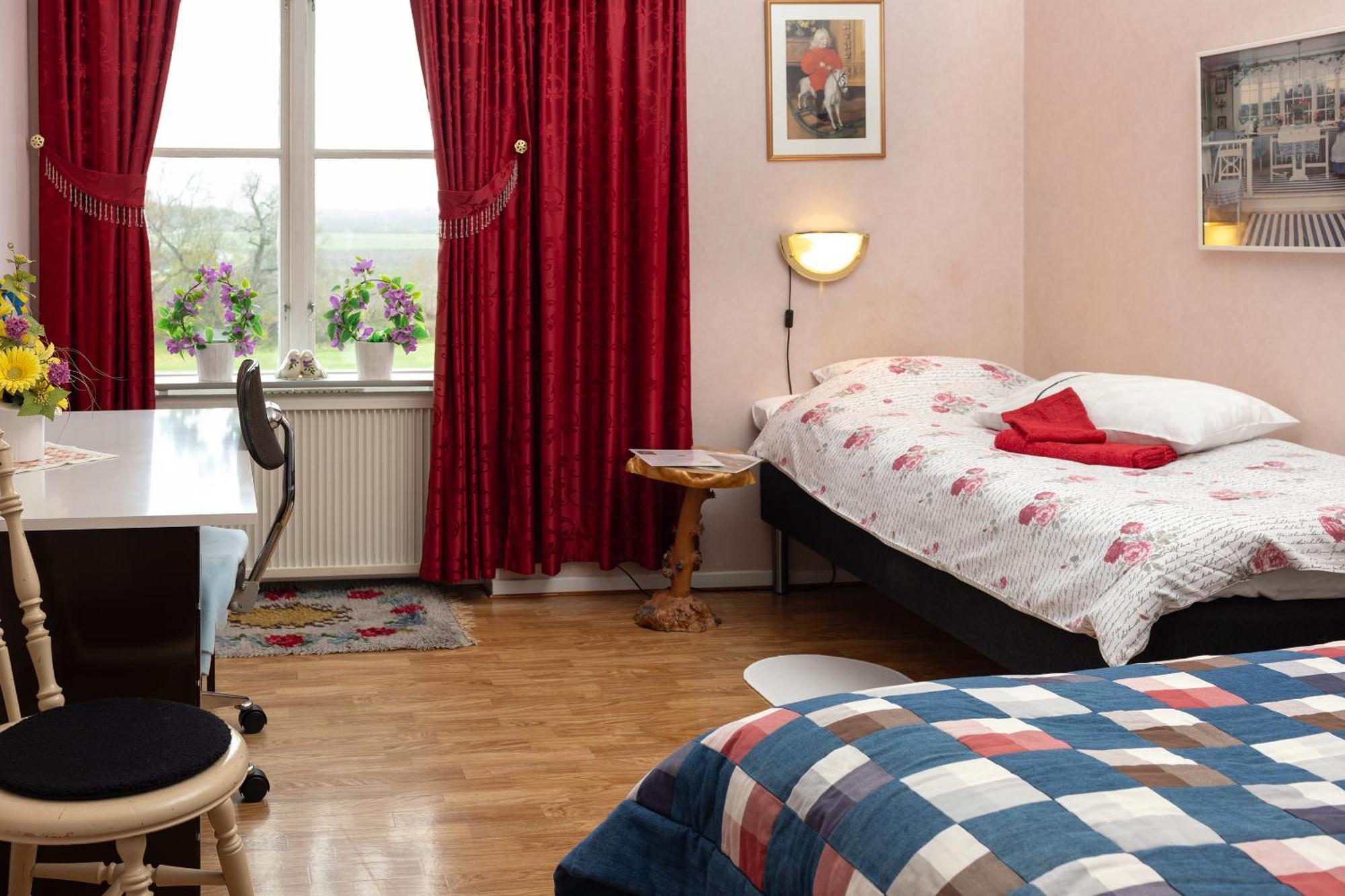 Christinas Gaestgifveri B&B Ervalla Kültér fotó