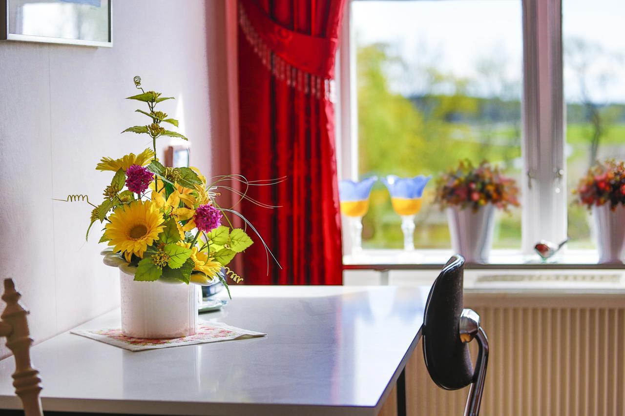 Christinas Gaestgifveri B&B Ervalla Kültér fotó