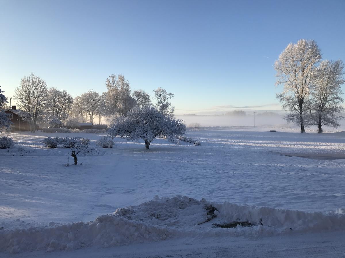 Christinas Gaestgifveri B&B Ervalla Kültér fotó